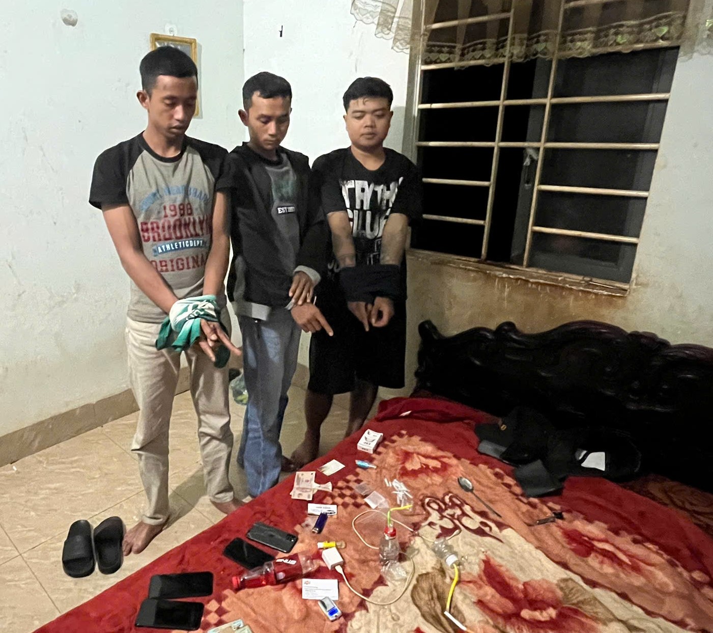 Công an xã Quảng Phú bắt đối tượng mua bán trái phép chất ma túy